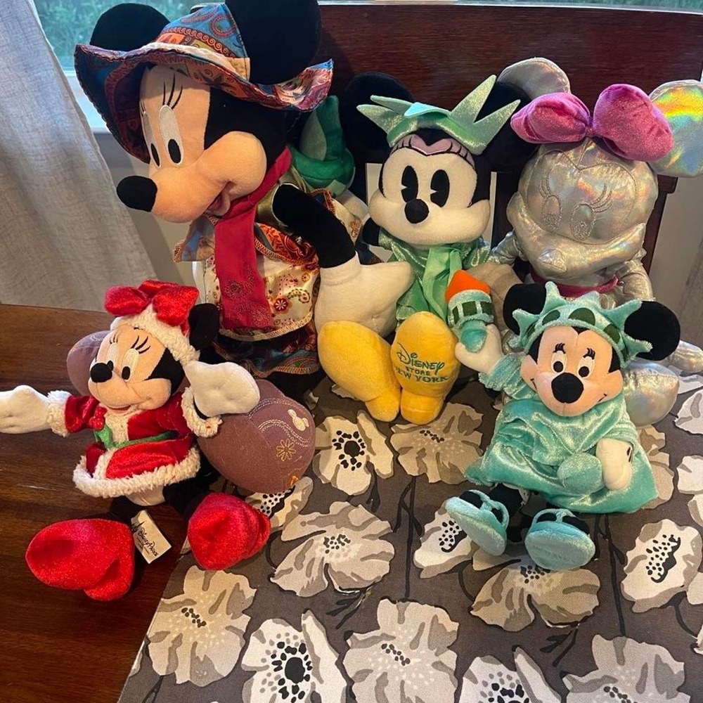 Minnie Mouse plush lot